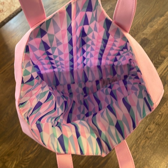 4 Large Totes and 1 very large make up Round case - Picture 13 of 16